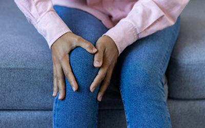 7 reasons for sharp, stabbing knee pain that comes and goes (and when to see a physical therapist)